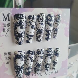 Kitty black and white nails med